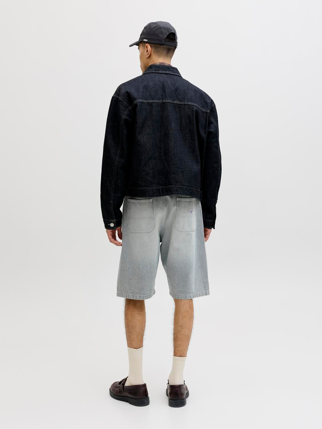 model_shot-back